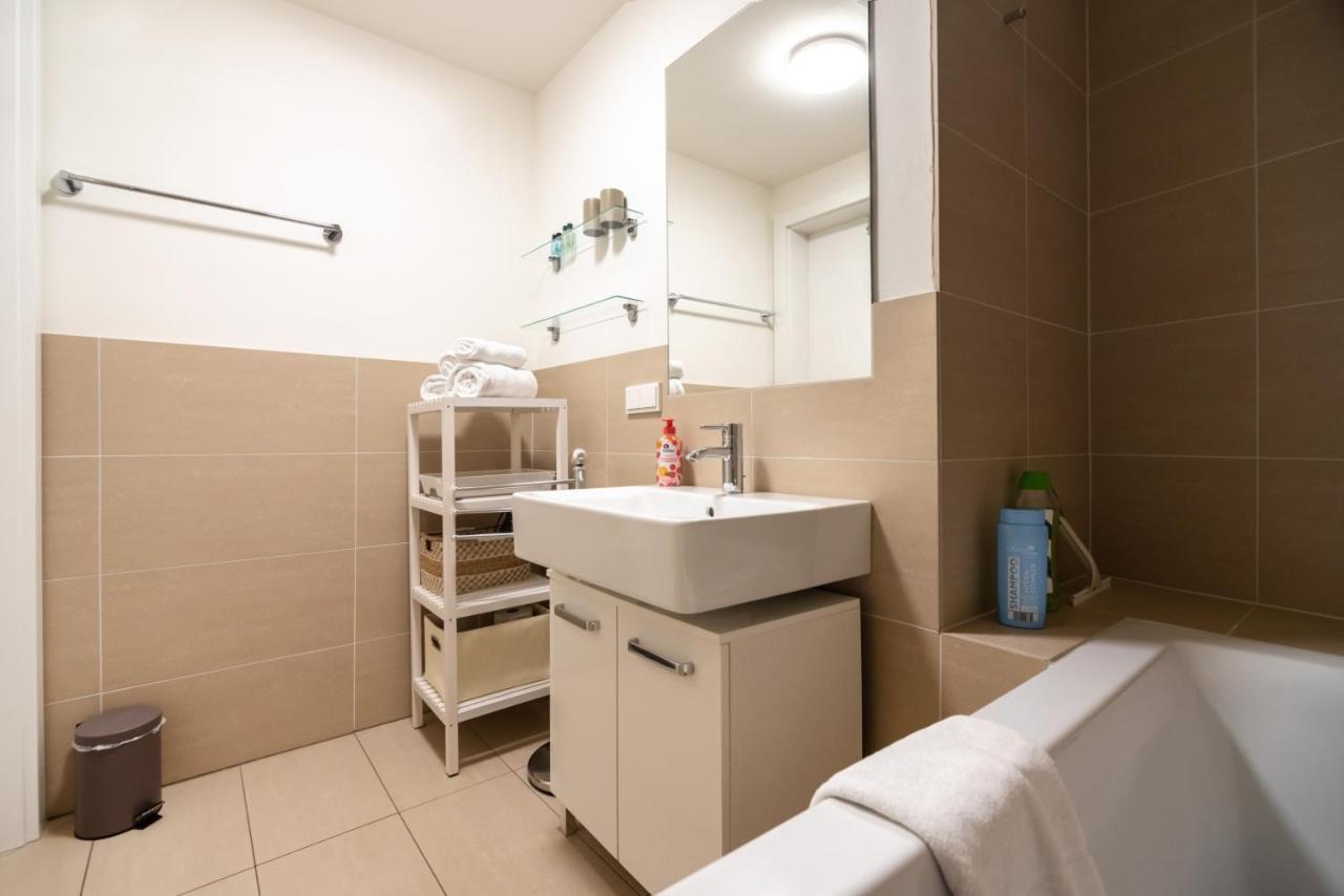 Quiet And Cozy Apartment Next To Mariahilfer Strasse And Naschmarkt With Ac, Minimum 30 Nights Βιέννη Εξωτερικό φωτογραφία