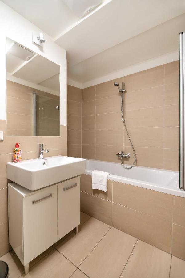 Quiet And Cozy Apartment Next To Mariahilfer Strasse And Naschmarkt With Ac, Minimum 30 Nights Βιέννη Εξωτερικό φωτογραφία