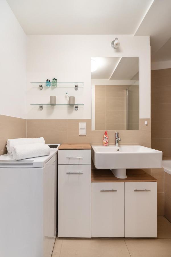 Quiet And Cozy Apartment Next To Mariahilfer Strasse And Naschmarkt With Ac, Minimum 30 Nights Βιέννη Εξωτερικό φωτογραφία