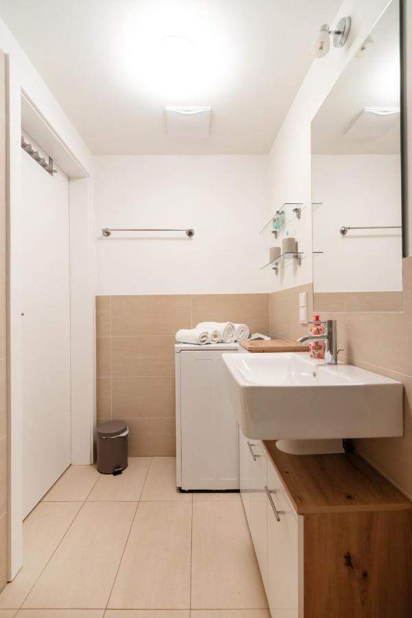 Quiet And Cozy Apartment Next To Mariahilfer Strasse And Naschmarkt With Ac, Minimum 30 Nights Βιέννη Εξωτερικό φωτογραφία
