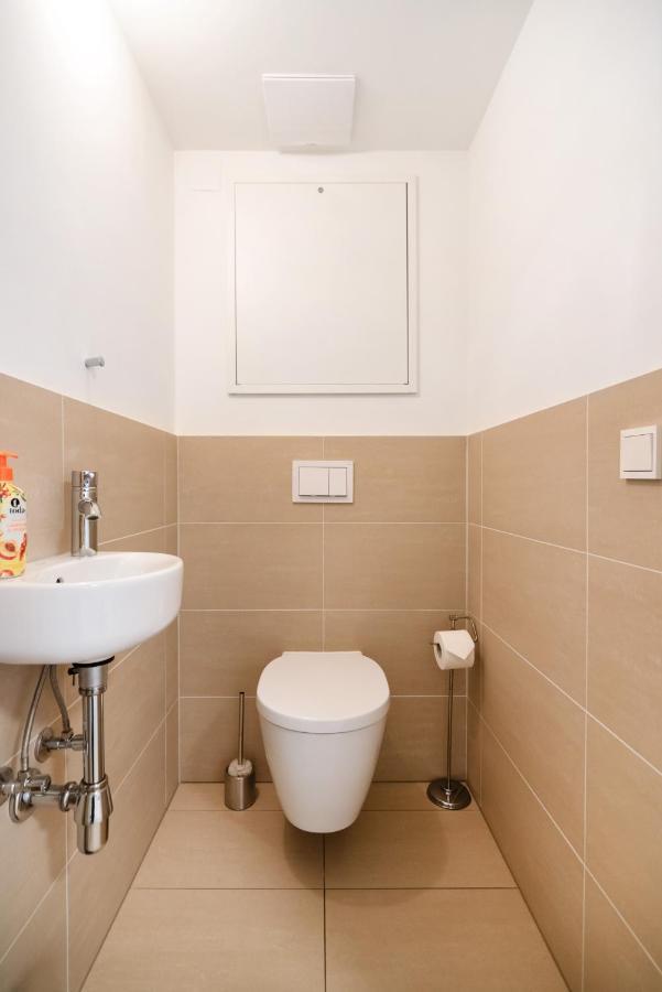 Quiet And Cozy Apartment Next To Mariahilfer Strasse And Naschmarkt With Ac, Minimum 30 Nights Βιέννη Εξωτερικό φωτογραφία